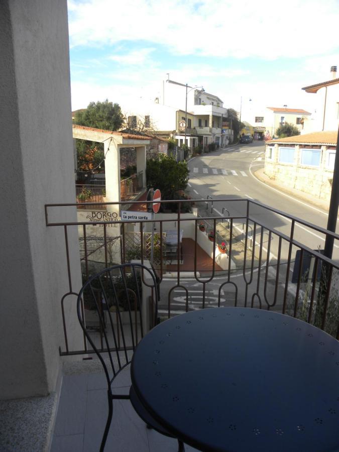 Petra Magica Apartamento San Pantaleo Exterior foto