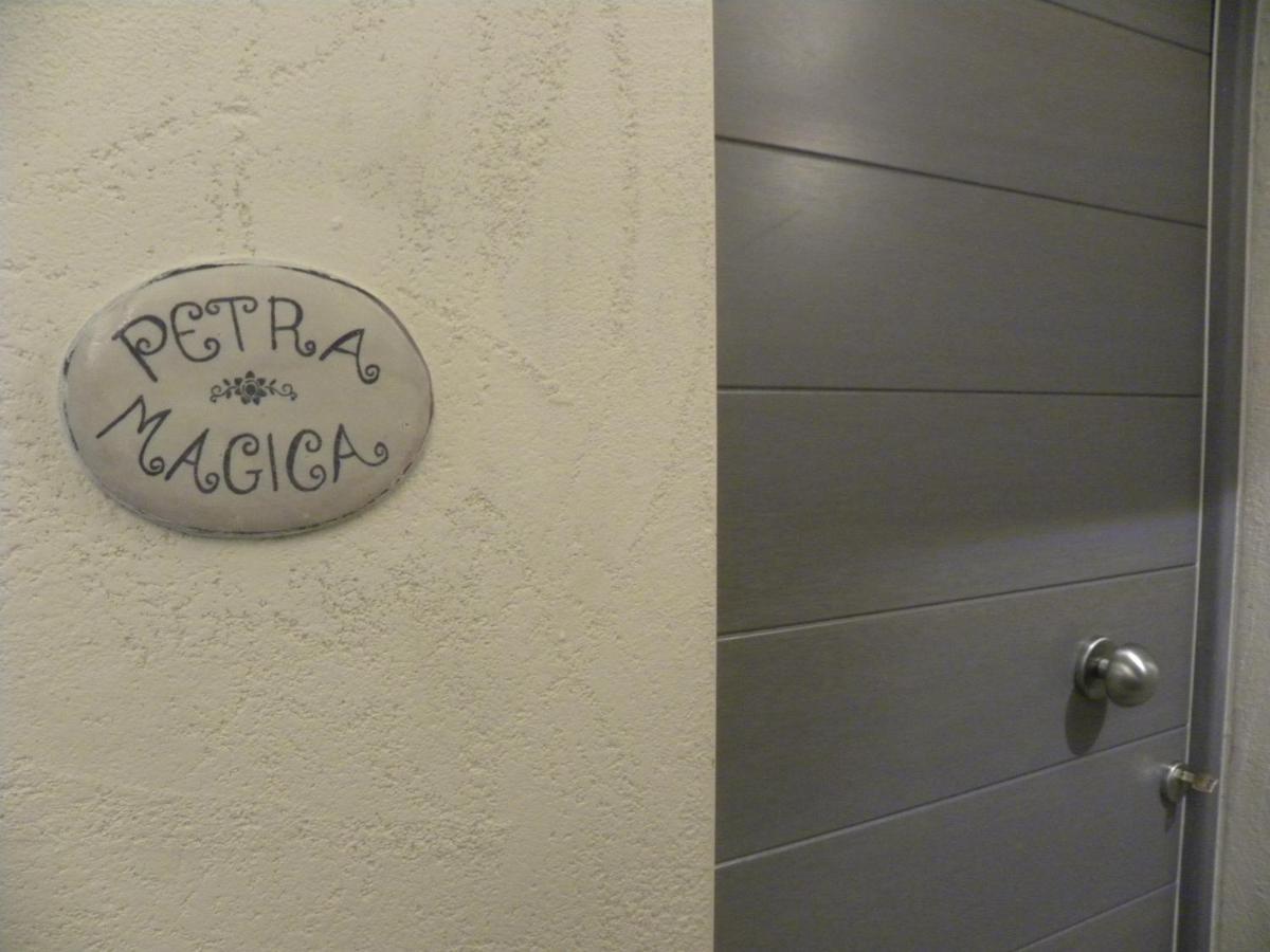 Petra Magica Apartamento San Pantaleo Exterior foto